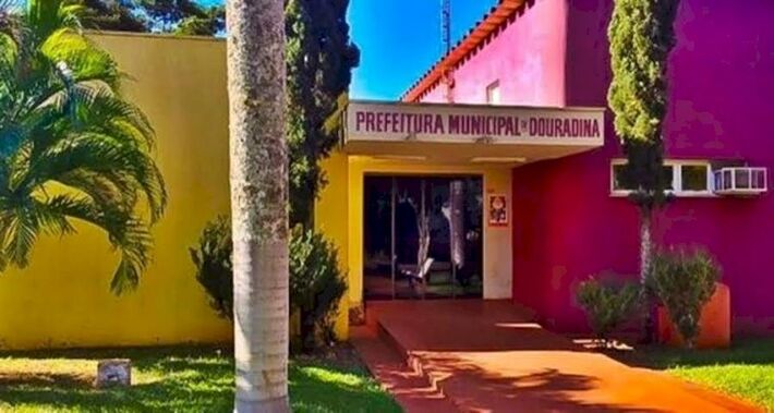 Fachada da prefeitura de Douradina