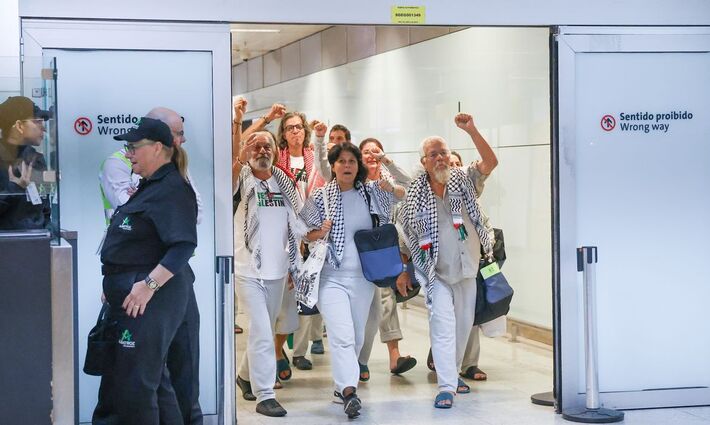 Ativistas chegaram hoje ao Brasil, após prisão em Israel [ Rovena Rosa/Agência Brasil]