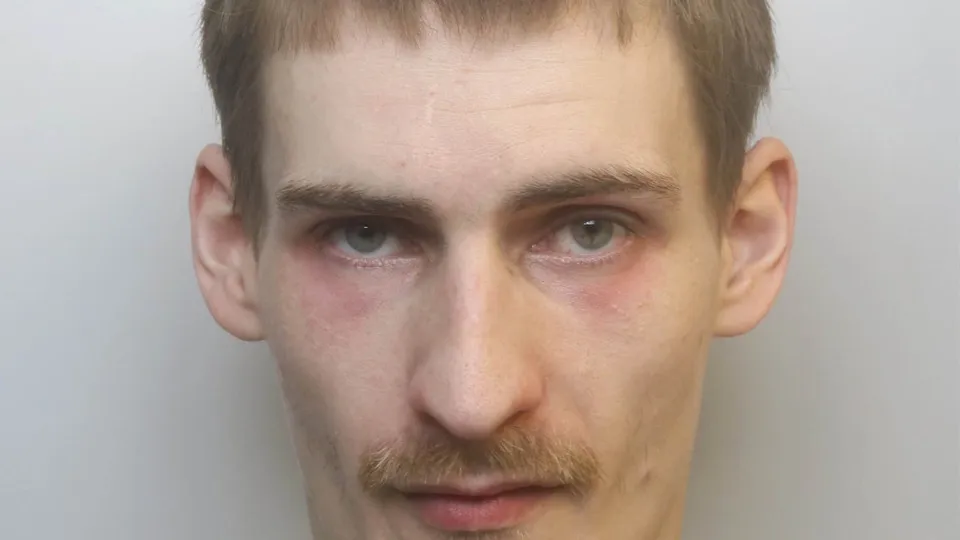 O bebê nasceu prematuro, com 33 semanas e apenas 1,83 quilogramas, e morreu 14 dias depois, após ter sido violentamente agredido pelo pai.