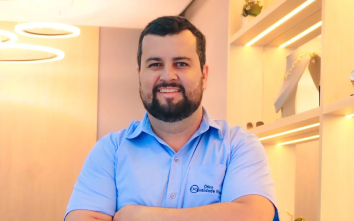 Dono de ótica em Terenos, vereador Arnaldo Godoy Cardoso Glagau terá que usar tornozeleira eletrônica. Foto: Facebook 