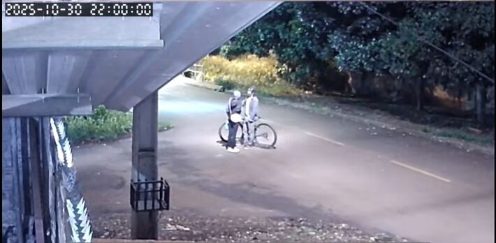 Imagens de câmeras de segurança mostram autor e vítima instantes antes do crime