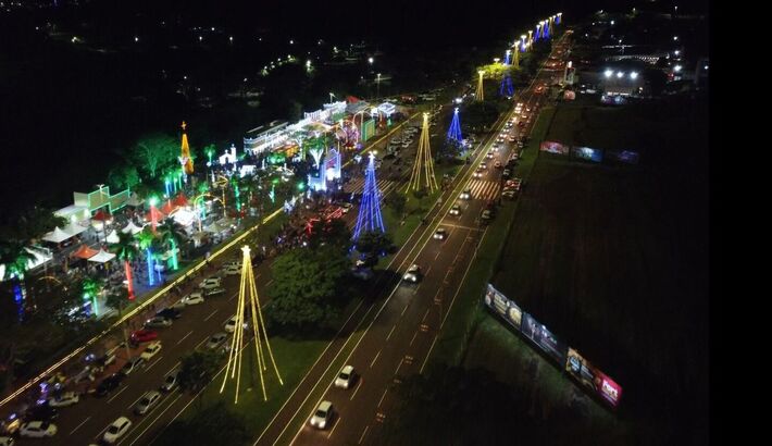 Altos da Avenida Afonso Pena se prepara para o Natal de 2025 em Campo Grande.