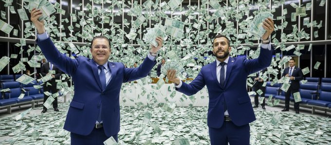 Jordy e Sóstenes Cavalcante (ambos do PL de Bolsonaro) onde foram encontrados R$ 430 mil desviados da cota parlamentar, segundo a PF. 