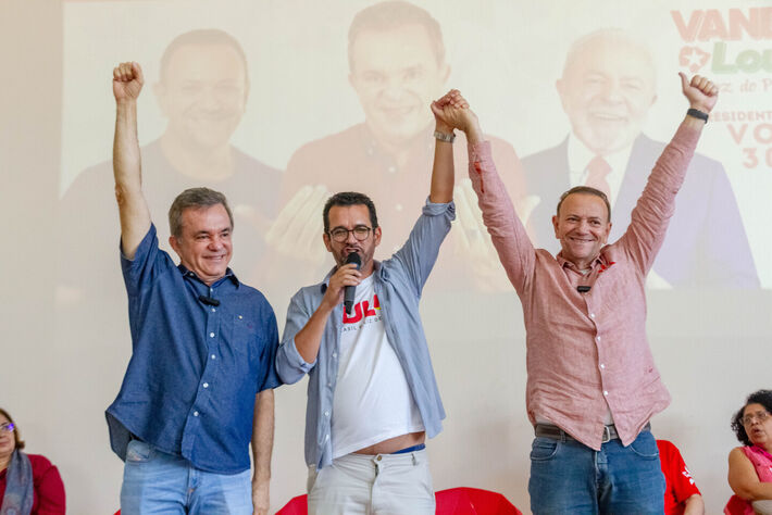 Vander Loubet (deputado federal e candidato à presidência do PT em MS), Vladimir Ferreira (atual presidente do Diretório Estadual do PT) e Edinho Silva (candidato à direção nacional do PT). Foto: Tero Queiroz