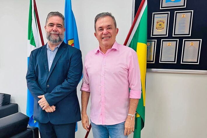 O superintendente regional da PF, Carlos Henrique Cotta D'Ângelo e o deputado federal Vander Loubet. Foto: Reprodução