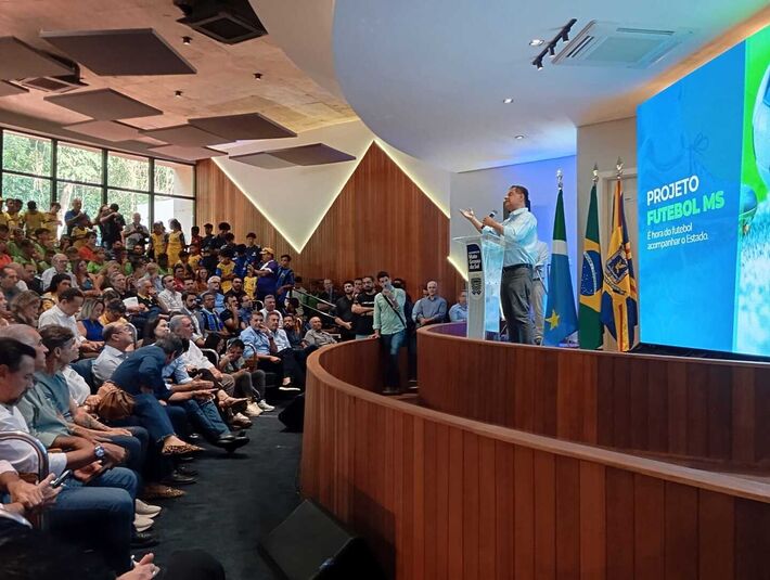 Senador Nelsinho Trad celebra passagem da operacionalização do Morenão ao governo para retomada de revitalização. Foto: Divulgação