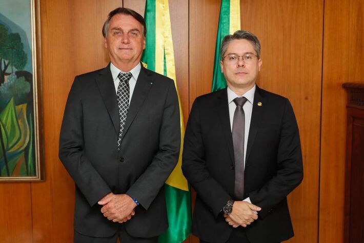 O senador bolsonarista Alessandro Vieira e seu ídolo, Jair Bolsonaro. Foto: arquivo