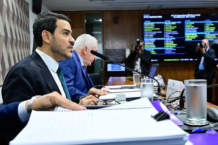 CCJ aprova Jorge Messias para o STF; Plenário analisa indicação ainda hoje.