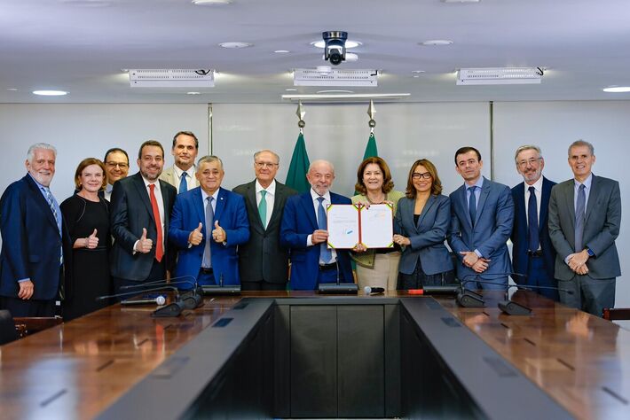 12.05.2026 - Presidente da República, Luiz Inácio Lula da Silva, durante Assinatura da MP para zerar imposto federal da Taxa das Blusinhas, no Palácio do Planalto, em Brasília/DF. 