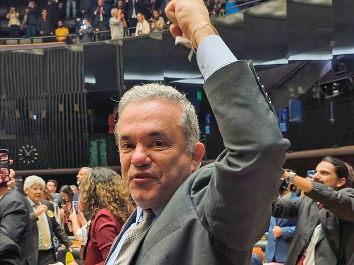 Deputado federal Vander Loubet celebra aprovação do fim da Escala 6x1. Foto: Isabelly Tornich