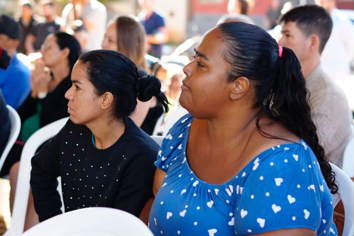 Moradora da comunidade há cerca de nove anos, Ivonete comemorou os investimentos anunciados para o bairro | Foto: Pedro Roque