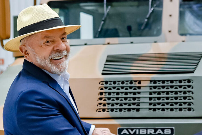 24.07.2026 - Presidente da República, Luiz Inácio Lula da Silva, durante visita a unidades industriais da empresa Avibras Aeroco, na Rodovia dos Tamoios, km 14, Jacareí - SP. Foto: Ricardo Stuckert