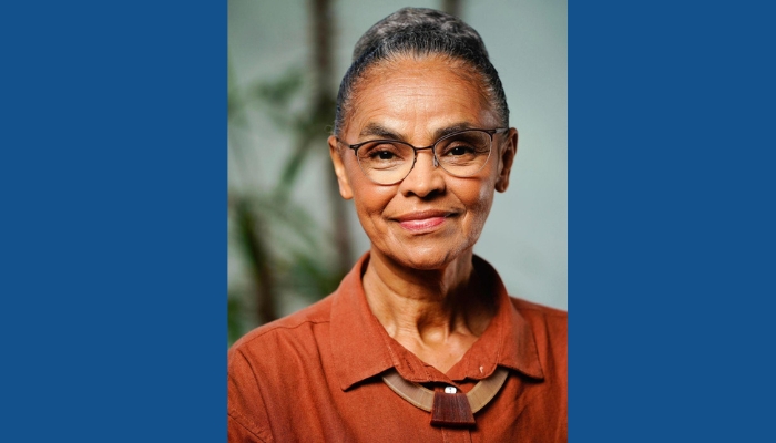 Marina Silva recebe homenagem por seu trabalho em defesa do meio ambiente, dos direitos sociais e dos direitos humanos.