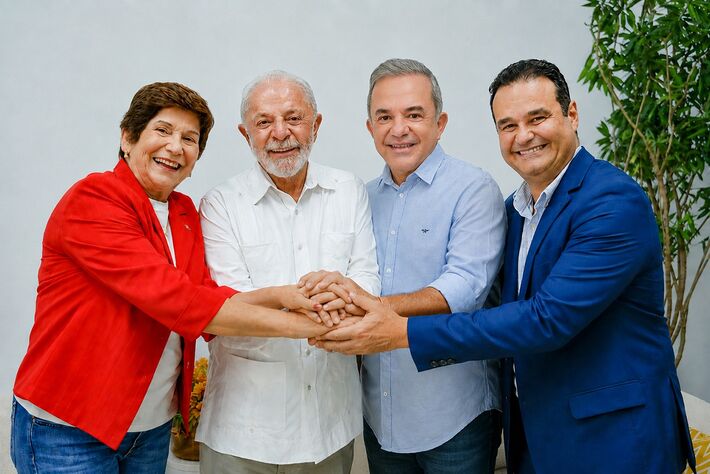 Da esquerda para direita: Dona Gilda, o presidente Lula, Vander Loubet e Fábio Trad.