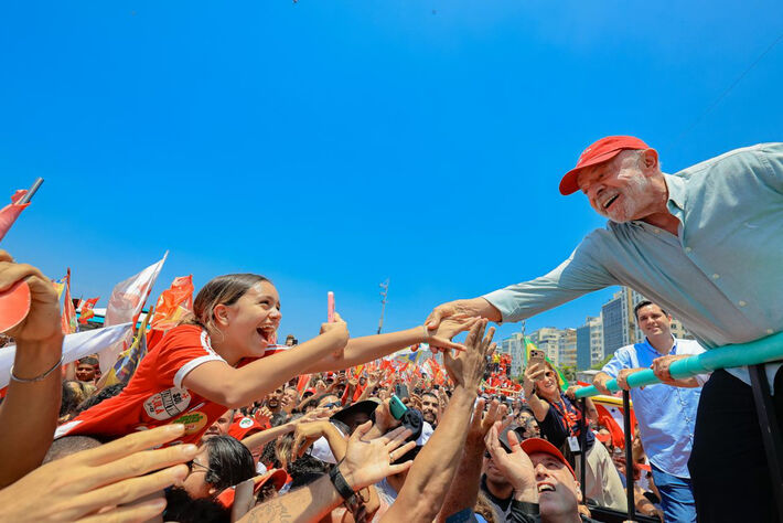 24.10.2026 - Presidente da República, Luiz Inácio Lula da Silva, durante ato de campanha no Rio de Janeiro: o evento "Lula no Rio de Janeiro: O Brasil Pronto Pra Mais", realizado na Praia de Copacabana, Rio de Janeiro - RJ.
