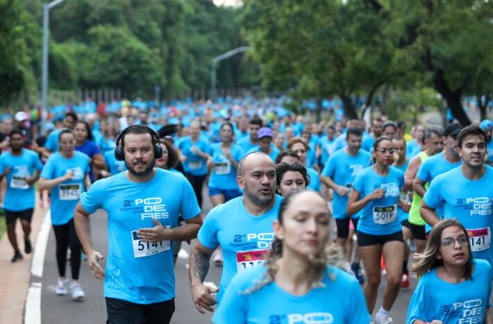 As corridas de 5 km e 10 km começam às 17h25, e a caminhada de 3 km, às 17h30.