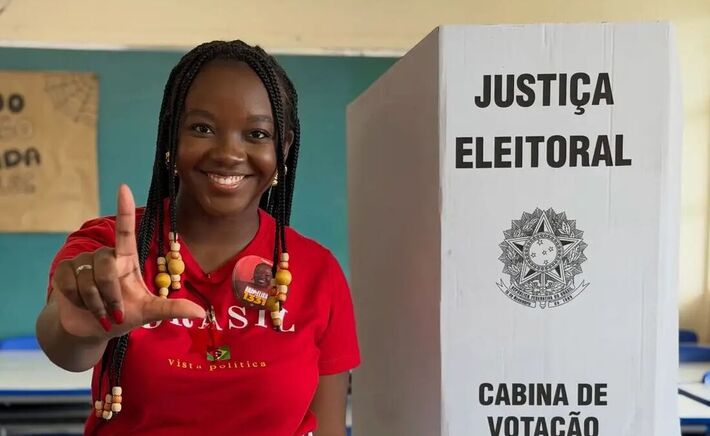 Negra e nascida em Divinópolis, além de influenciadora digital, Ana Elisa é estudante de Direito e estagiária. - Foto: Instagram/Reprodução
