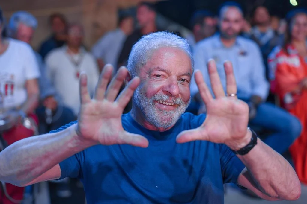 Lula sofre ataque capacitista por Flávio Bolsonaro.