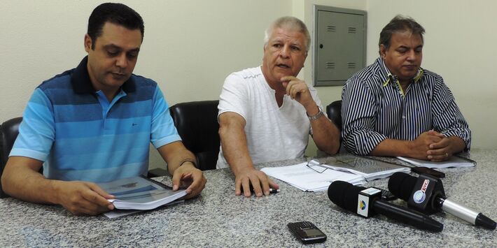  Integrantes da Comissão Processante, Flávio César (PT do B), Edil Albuquerque (PMDB) e Alceu Bueno (PSL)