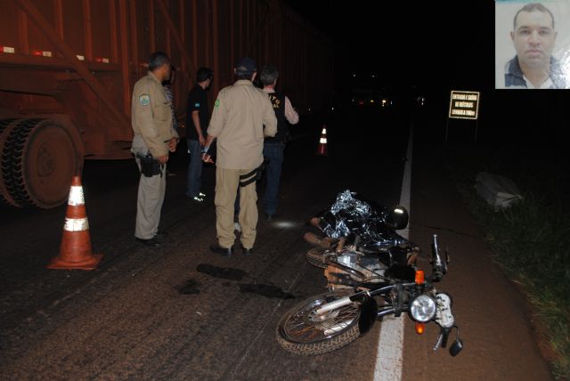 

Um motociclista de 29 anos foi encontrado morto na noite de ontem na rodovia BR-163, a cerca de 10 km do município de Caarapó.

O corpo de José Aguajo Lescano, o “Juca” como era conhecido, morador na rua Arcênio Cardoso, na Vila Planalto, em Caarapó
