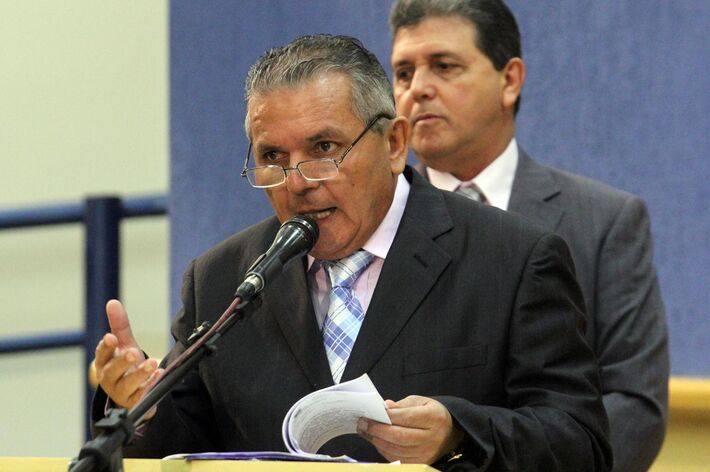 </p>
<p style="text-align: justify">O vereador Airton Saraiva (DEM) declarou nesta manhã que o prefeito Alcides Bernal está completamente enganado se acredita que ainda possui a maioria de votos por parte da população eleitora.</p>
<p style="text-align: