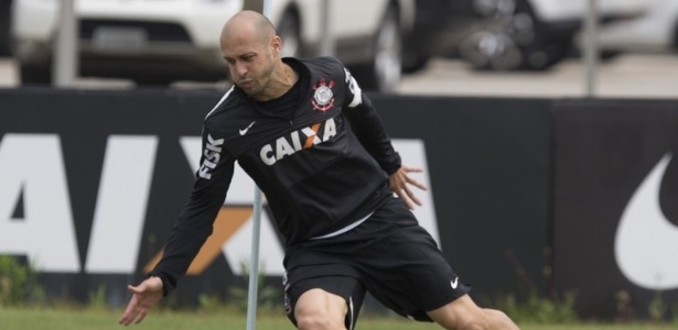  Alessandro, lateral do Corinthians, tem lesão na coxa direita e pode perder os três últimos jogos<br />Foto: Daniel Augusto Jr./Ag. Corinthians