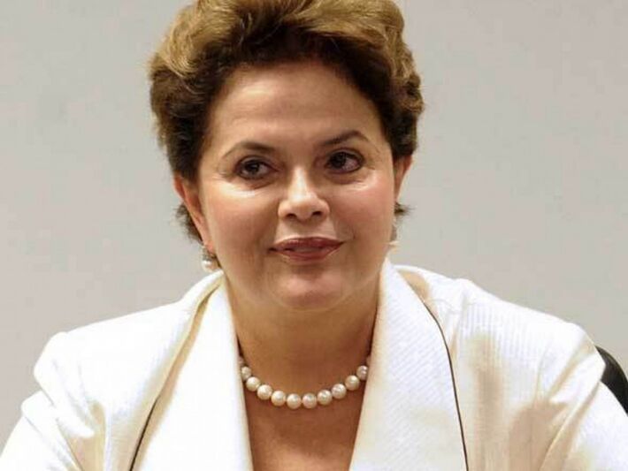 

&nbsp;

A presidenta Dilma Rousseff disse hoje (11) que fará substituições no primeiro escalão do governo no início do ano. As mudanças na sua equipe ocorrerão na medida em que ministros decidam deixar o governo para concorrer às eleições de 2014. A