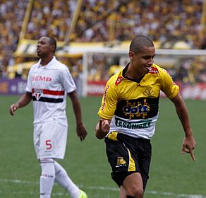  Wellington Paulista marcou o gol da vitória do Criciúma<br />Foto: Fernando Carvalho/AGP