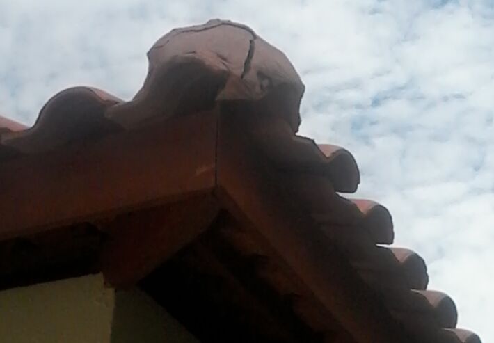 Rachadura no telhado da portaria<br />Foto: Klemerson Rocha