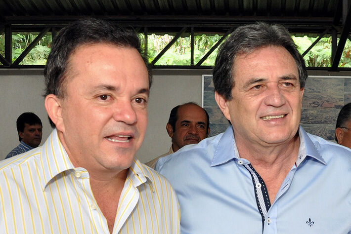  Deputado Vander Loubet (PT) e senador Moka (PMDB)<br />Foto: Divulgação