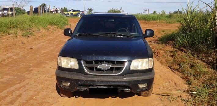  O veículo GM/S10 de Luxe foi roubado em Umuarama e capturado próximo de Naviraí (Foto: PRF)
