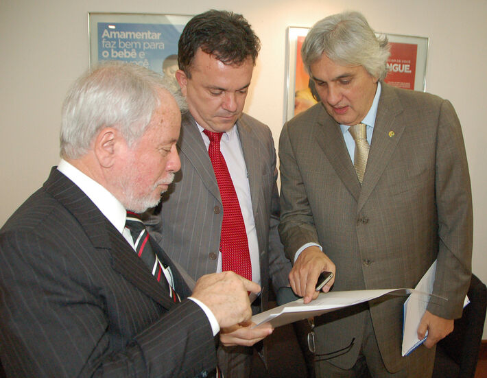  As emendas individuais foram assinadas pelo senador e os deputados Vander Loubet e Antonio Carlos Biffi, acolhidas no Orçamento da União de 2014 (Foto: Divulgação)