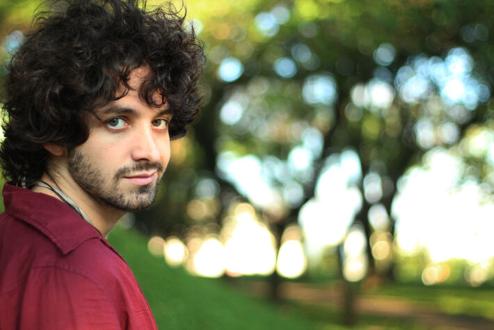 O cantor Jonavo decidiu mudar-se para São Paulo com intuito de adquirir mais experiência musical - Foto: Divulgação
