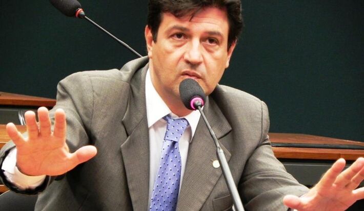  O deputado federal Luiz Henrique Mandetta (DEM) garantiu que a conversa realizada entre o deputado federal Reinaldo Azambuja (PSDB) e o prefeito de Dourados, Murilo Zauiht (PSB) no último fim de semana, não interfere na relação dos tucanos com o DEM - Fo