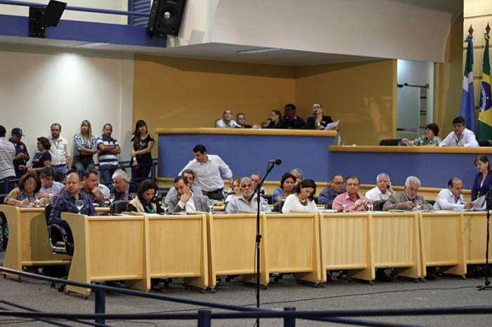 </p>
A Câmara Municipal de Campo Grande realiza hoje às 8h30 uma audiência pública para discutir as questões inerentes aos bairros da região urbana do Segredo.

Esta será a sexta reunião realizada como os líderes e moradores da comunidade da região, co