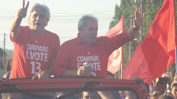  Delcídio do Amaral (PT) com o ex-presidente da república, Luiz Inácio Lula da Silva<br />Foto: Heloísa Lazarini