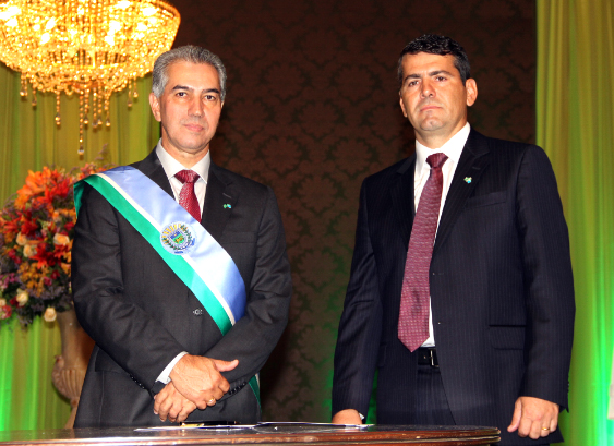  No dia da posse, governador Reinaldo Azambuja (PSDB) e o procurador do Estado, Adalberto Neves Miranda<br />Foto: Divulgação