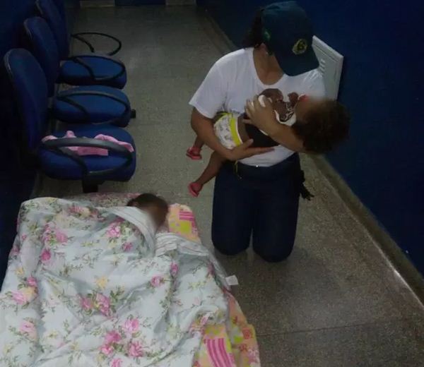  PM encontra crianças abandonadas e aciona conselho tutelar<br />Foto: Divulgação PM