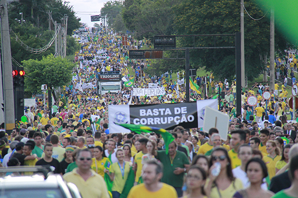 Protesto contra governo Dilma reúne 25 mil pessoas na Capital/Foto: Wanderson Lara