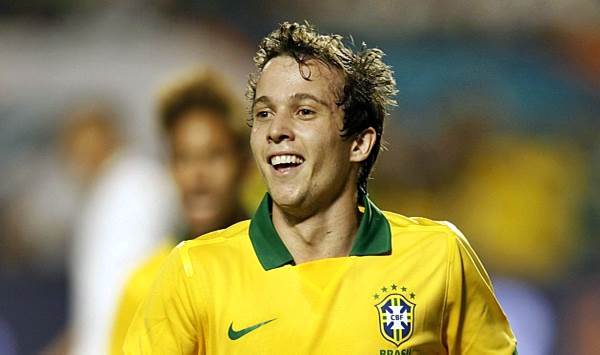 Jogador estreiou na seleção brasileira em 2012