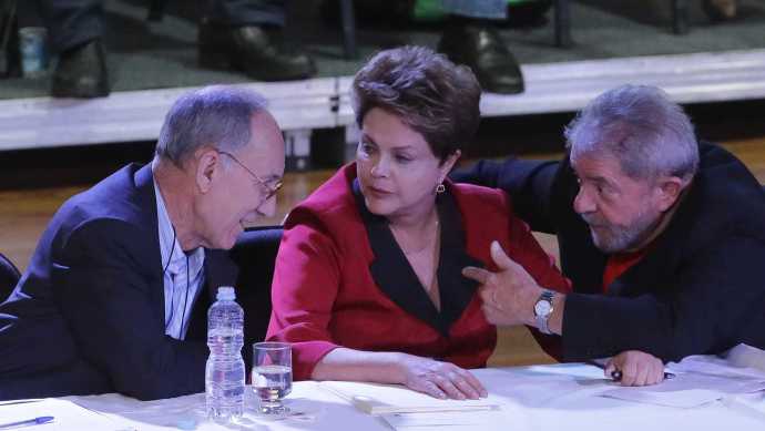 Rui Falcão, Dilma Rousseff e Lula. O PT parte para o ataque