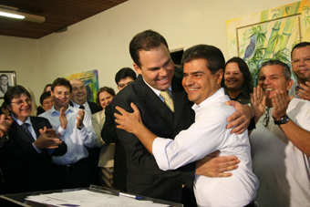Ernesto Borges Neto quando foi nomeado interinamente prefeito durante ausência de Nelsinho Trad/Foto: PMCG