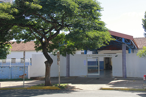 Escola Professor Arlindo Lima.