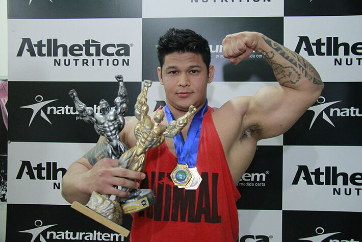 Guilherme, pesa 95 kg e tem 1,70 de altura. Há dois se dedica ao fisiculturismo e busca ser reconhecido como atleta no Estado
