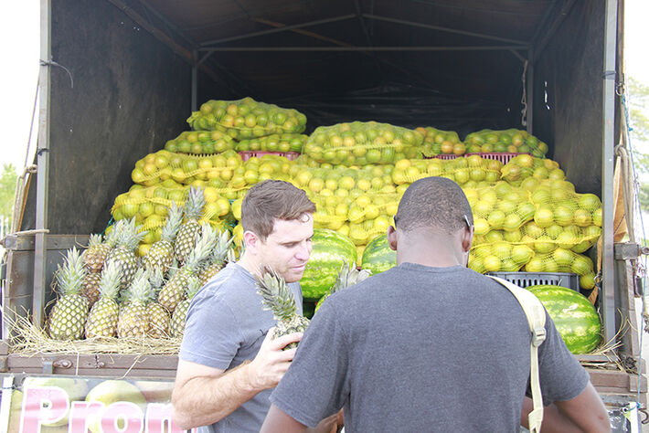 Rene de Goes, 30 anos, que trabalha vendendo frutas em Campo Grande