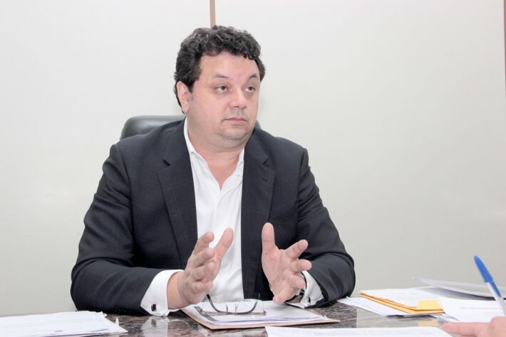 Secretário Paulo Matos em entrevista concedida hoje à imprensa sobre contratos com Proteco  - Foto: divulgação