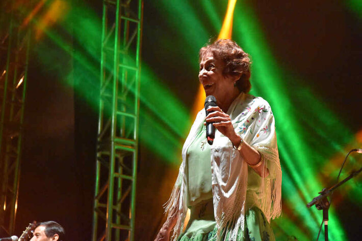 A cantora Delinha recebu homenagem na abertura do evento. Foto: Jessica Barbosa