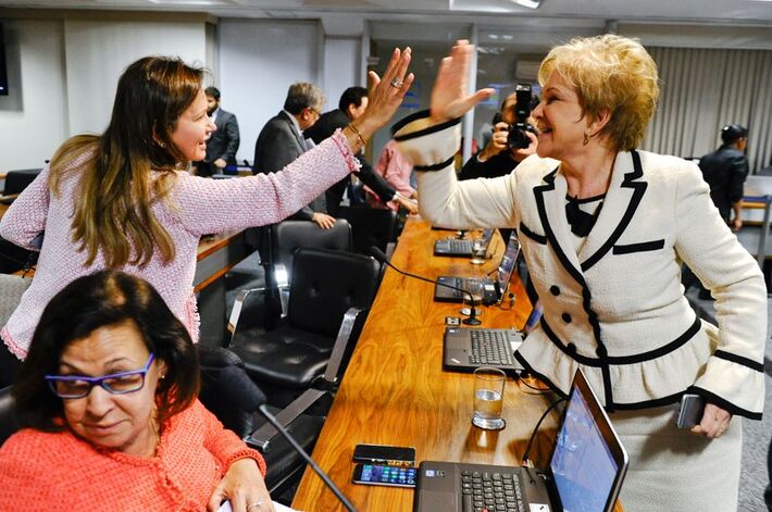 Além de mais espaço no cenário político, mulheres também brigam por igauldade salarial.Foto: Marcos Oliveira/Agência Senado