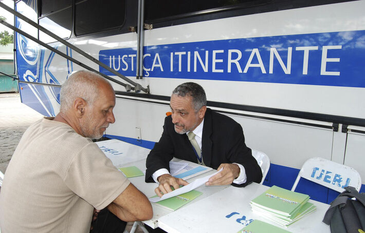 Ônibus da Justiça Itinerante estará presente na Caravana da Saúde em Naviraí. (Foto: Divulgação)