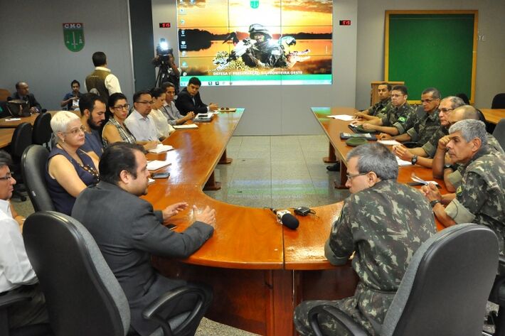 Ivando e representante do Exército destacaram a união de esforços no combate à dengue. (Foto: divulgação)
